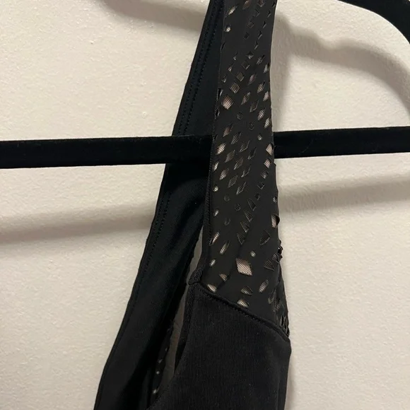 ALO Yoga Black Tank with Built-in Sports Bra - Picture 3 of 5